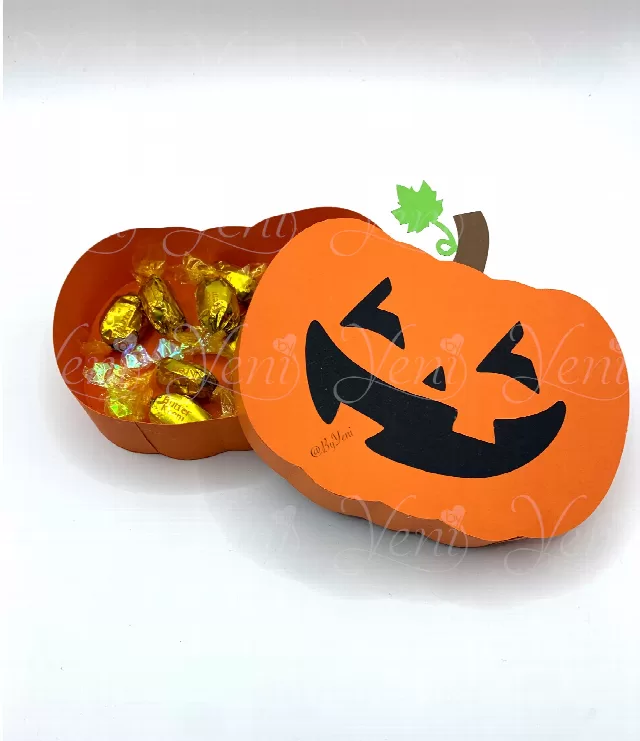 SVG (cricut or scanandcut)- Studio (Silouette) file for Pumpkin candy box with Lid - Digital File Svg and Studio WITH LID / Halloween